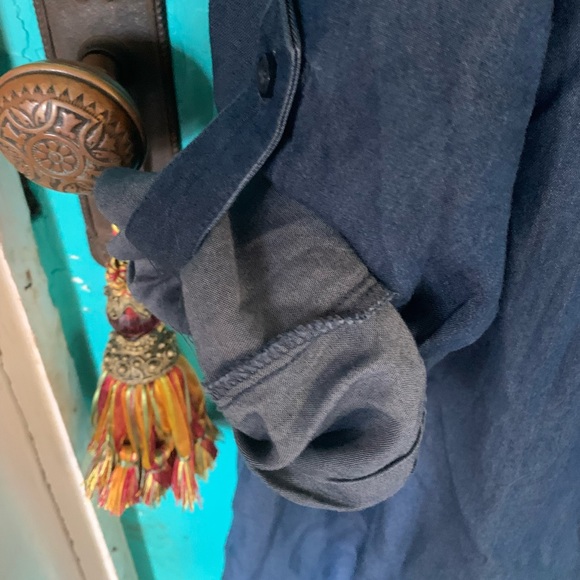 Light weight denim-looking long shirt. - Picture 3 of 5